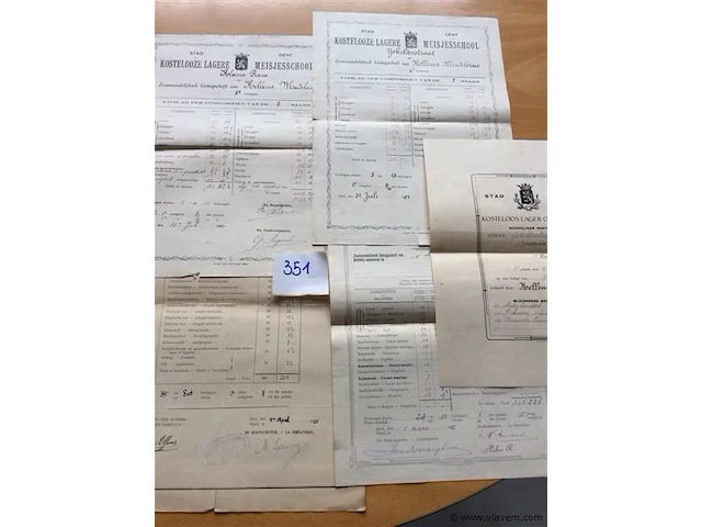 Oude schoolrapporten j'20. - afbeelding 1 van  2