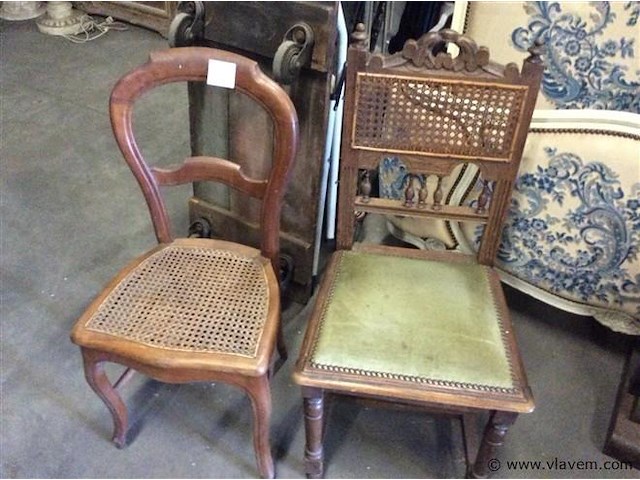 Oude stoelen 2stuks - afbeelding 1 van  3