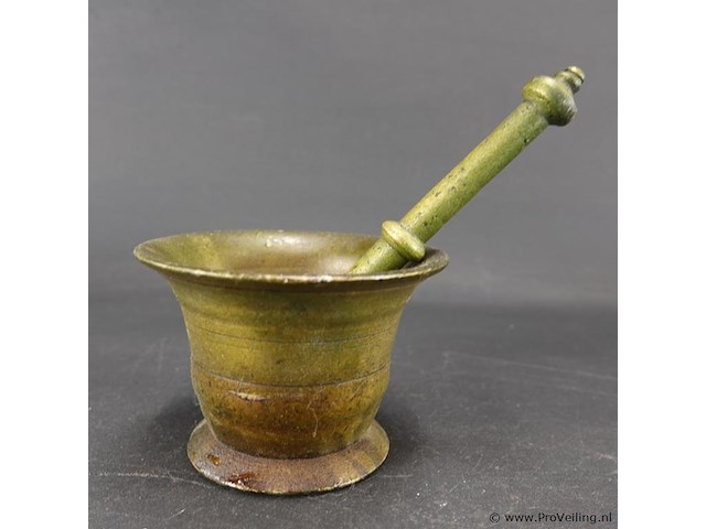 Oude vijzel met stamper - afbeelding 2 van  5
