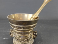 Oude/antieke bronzen vijzel met stamper - afbeelding 1 van  5