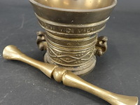 Oude/antieke bronzen vijzel met stamper - afbeelding 4 van  5