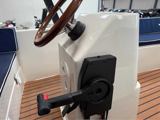 Oudhuizer 460 - yamaha 15pk four stroke - inclusief trailer - sloep - 2011 - afbeelding 11 van  36