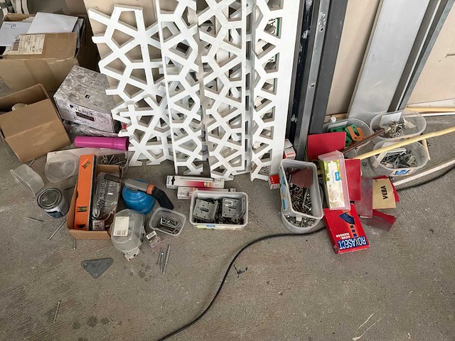 Oudijzer, bouwmaterialen en verlichting - afbeelding 3 van  17