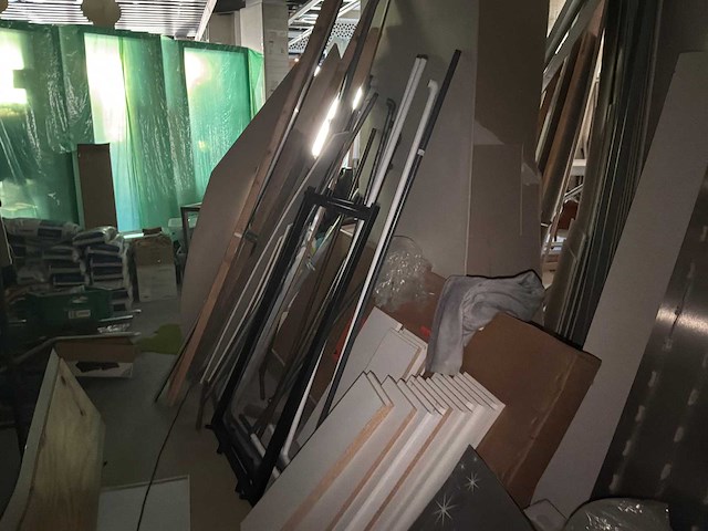 Oudijzer, bouwmaterialen en verlichting - afbeelding 11 van  17