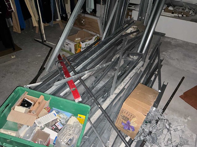 Oudijzer, bouwmaterialen en verlichting - afbeelding 12 van  17