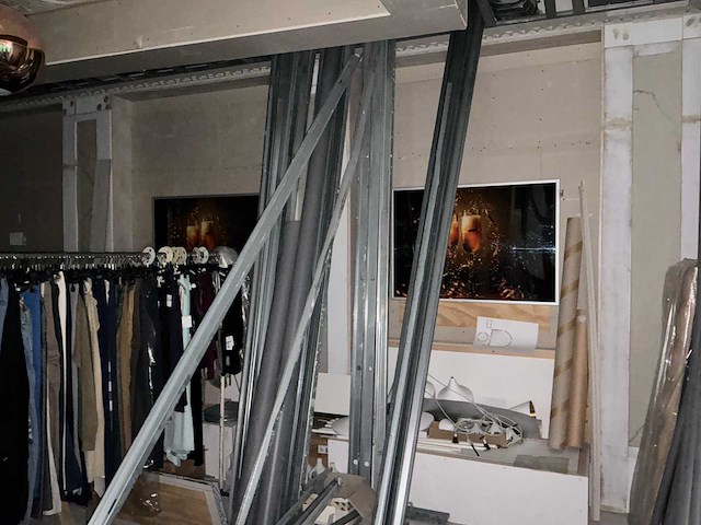 Oudijzer, bouwmaterialen en verlichting - afbeelding 13 van  17