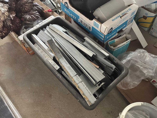 Oudijzer, bouwmaterialen en verlichting - afbeelding 15 van  17