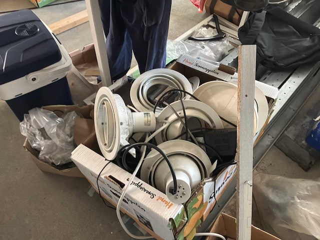 Oudijzer, bouwmaterialen en verlichting - afbeelding 16 van  17