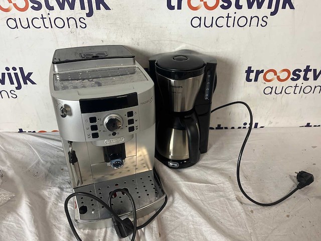 Oura ring gen3 + de'longhi magnifica s ecam22.110.sb - volautomatische espressomachine - afbeelding 1 van  1