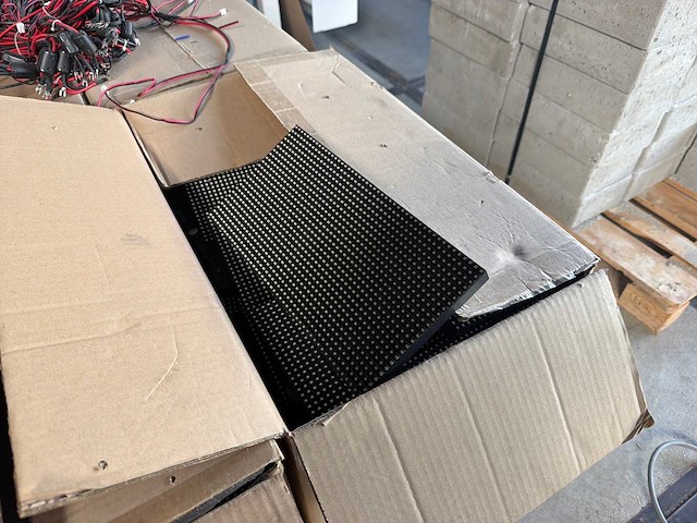 Outdoor fullcolour led paneel 16x32 (240x) - afbeelding 2 van  5