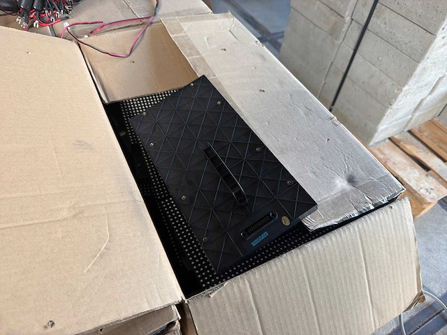 Outdoor fullcolour led paneel 16x32 (240x) - afbeelding 3 van  5