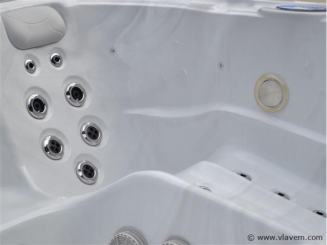 Outdoor spa 5-persoons 230x230 cm - sneeuwwit bad / grijze zijkant - incl. bluetooth - afbeelding 3 van  9
