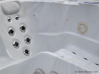 Outdoor spa 5-persoons 230x230 cm - sneeuwwit bad / grijze zijkant - incl. bluetooth - afbeelding 3 van  9