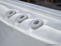 Outdoor spa 5-persoons 230x230 cm - sneeuwwit bad / grijze zijkant - incl. bluetooth - afbeelding 6 van  9