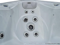 Outdoor spa 5-persoons 230x230 cm - wit bad / antraciete zijkant - incl. bluetooth - afbeelding 2 van  6