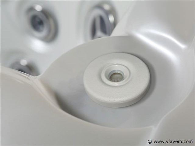 Outdoor spa 7-persoons 220x220x90 cm - wit bad met donkerbruine zijkant - incl. bluetooth - afbeelding 4 van  12