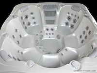 Outdoor spa 7-persoons 220x220x90 cm - wit bad met donkerbruine zijkant - incl. bluetooth - afbeelding 10 van  12
