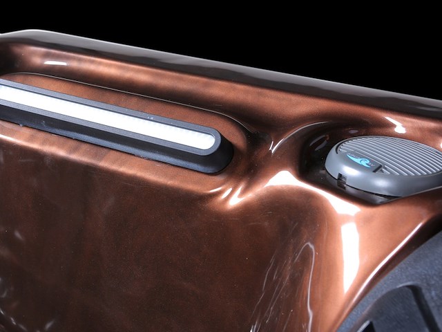 Outdoor spa aquila spa, 6 persoons met 2 ligplaatsen, bruin bad, zwarte skirts - afbeelding 18 van  22