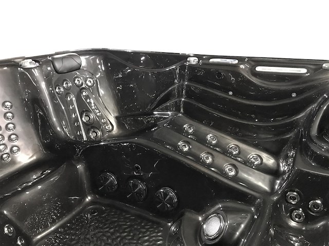 Outdoor spa aquila spa, 6 persoons met 2 ligplaatsen, bruin bad, zwarte skirts - afbeelding 7 van  9