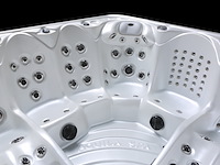 Outdoor spa aquila spa, 6 persoons met 2 ligplaatsen, wit bad, zwarte skirts - afbeelding 8 van  17