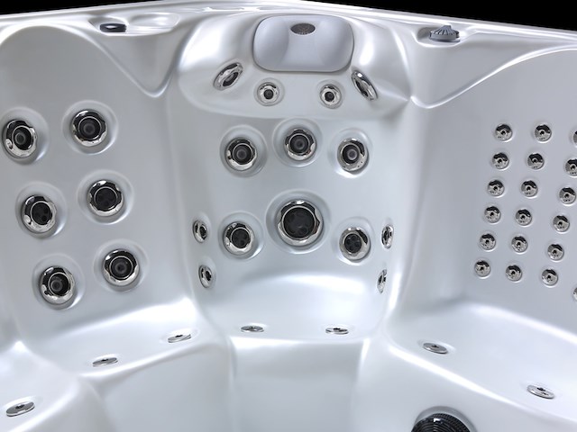 Outdoor spa aquila spa, 6 persoons met 2 ligplaatsen, wit bad, zwarte skirts - afbeelding 9 van  17