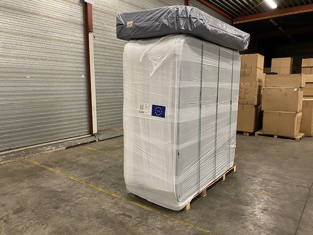 Outdoor spa aquila spa, 6 persoons met 2 ligplaatsen, wit bad, zwarte skirts - afbeelding 16 van  17