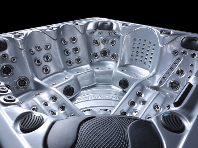 Outdoor spa aquila spa, 6 persoons met 2 ligplaatsen, zilver bad, zwarte skirt - afbeelding 4 van  18