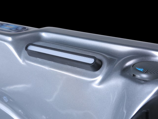 Outdoor spa aquila spa, 6 persoons met 2 ligplaatsen, zilver bad, zwarte skirt - afbeelding 9 van  18