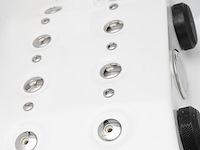 Outdoor spa vonato, 5-persoons spa met 3 ligplaatsen, wit bad, mahonierode skirts - afbeelding 2 van  21