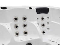 Outdoor spa vonato, 5-persoons spa met 3 ligplaatsen, wit bad, mahonierode skirts - afbeelding 7 van  21