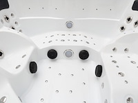 Outdoor spa vonato, 5-persoons spa met 3 ligplaatsen, wit bad, mahonierode skirts - afbeelding 8 van  21