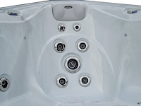 Outdoor spa vonato, donaro, sneeuwwit bad met antraciete skirts - afbeelding 2 van  6