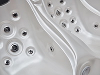 Outdoor spa vonato, fayona, wit bad / witte zijkant - afbeelding 2 van  10