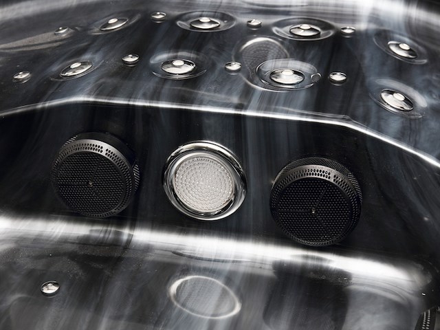 Outdoor spa vonato, flavina, zwart bad, zwarte skirts - afbeelding 15 van  23