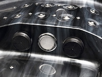 Outdoor spa vonato, flavina, zwart bad, zwarte skirts - afbeelding 15 van  23