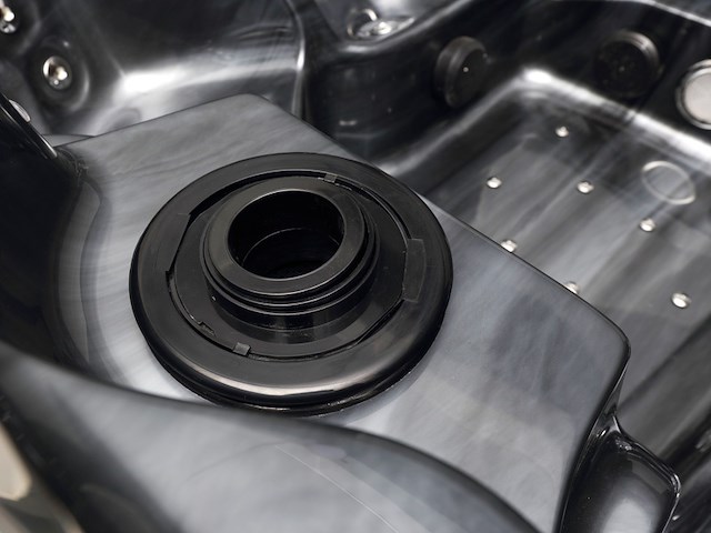 Outdoor spa vonato, flavina, zwart bad, zwarte skirts - afbeelding 23 van  23