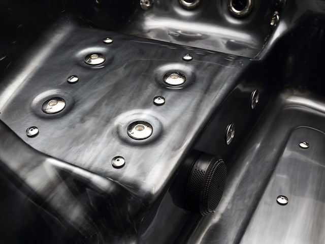 Outdoor spa, vonato, flavina, zwart bad, zwarte skirts - afbeelding 13 van  16