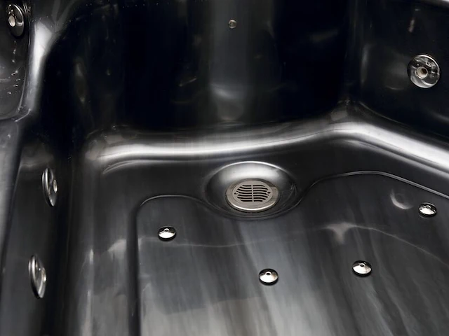 Outdoor spa, vonato, flavina, zwart bad, zwarte skirts - afbeelding 3 van  23