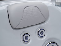 Outdoor spa, vonato, lerano, sneeuwwit bad met antraciete skirts - afbeelding 7 van  11