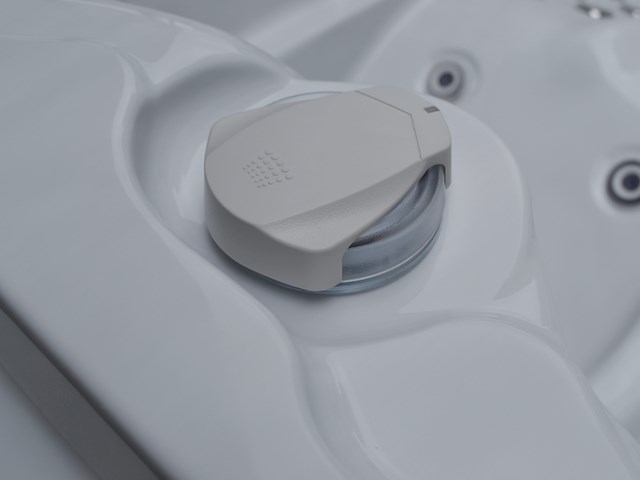 Outdoor spa, vonato, lerano, sneeuwwit bad met antraciete skirts - afbeelding 9 van  11