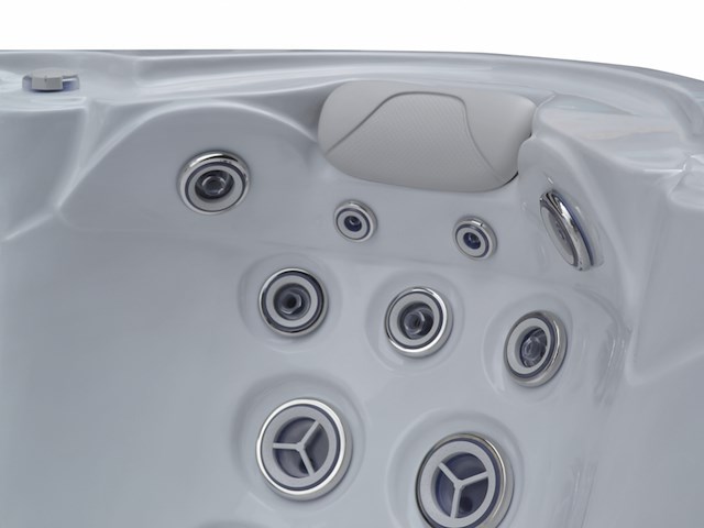 Outdoor spa, vonato, lerano, sneeuwwit bad met antraciete skirts - afbeelding 11 van  11