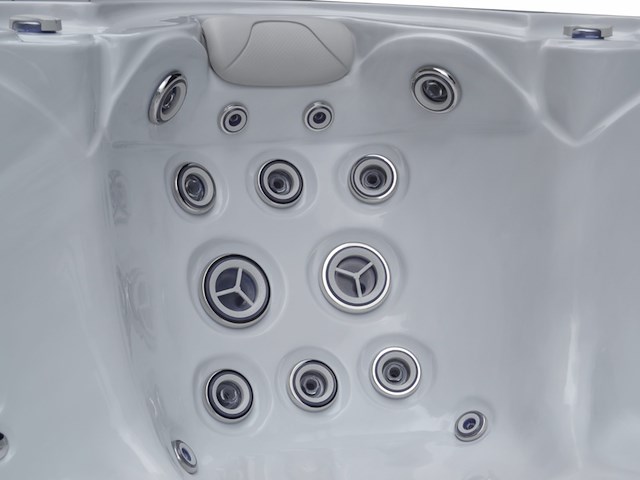 Outdoor spa vonato, lerano, sneeuwwit bad met antraciete skirts - afbeelding 4 van  11