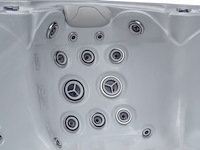 Outdoor spa vonato, lerano, sneeuwwit bad met antraciete skirts - afbeelding 4 van  11