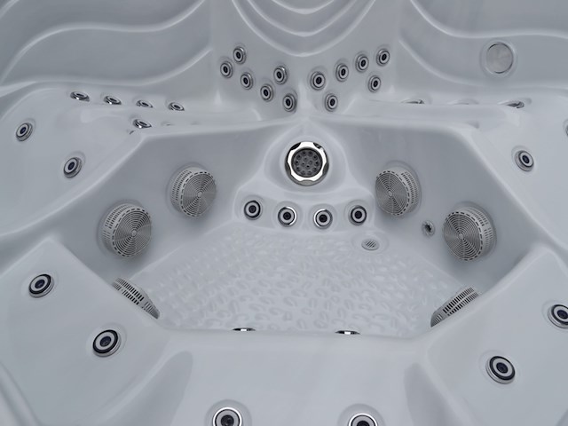 Outdoor spa vonato, lerano, sneeuwwit bad met antraciete skirts - afbeelding 8 van  11