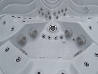 Outdoor spa vonato, lerano, sneeuwwit bad met antraciete skirts - afbeelding 8 van  11