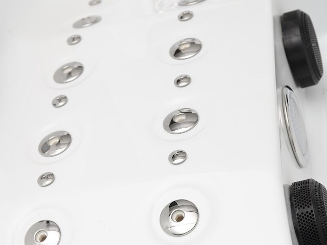 Outdoor spa vonato, milaro, wit bad, mahonierode skirts - afbeelding 3 van  21