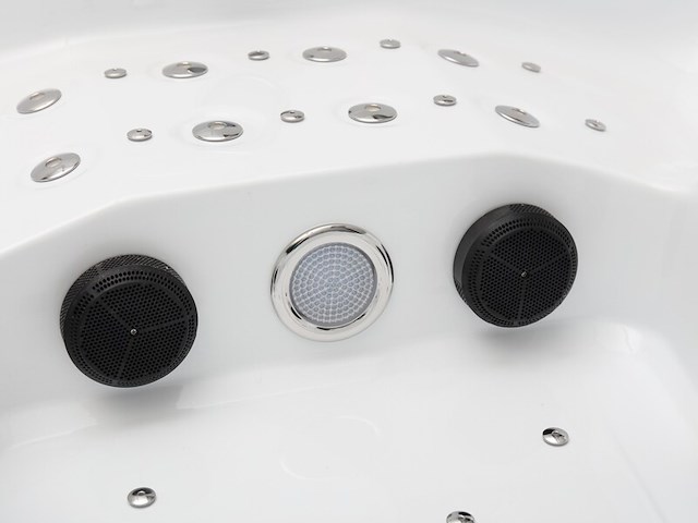 Outdoor spa vonato, milaro, wit bad, mahonierode skirts - afbeelding 11 van  21