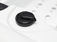 Outdoor spa vonato, milaro, wit bad, mahonierode skirts - afbeelding 15 van  21