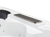 Outdoor spa vonato, milaro, wit bad, mahonierode skirts - afbeelding 17 van  21