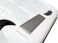 Outdoor spa vonato, milaro, wit bad, mahonierode skirts - afbeelding 18 van  21